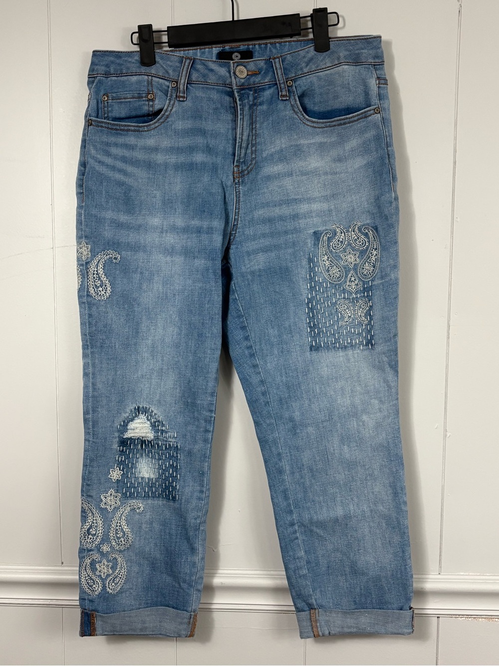 Curations Embroidered Patchwork Boho Denim Blue Jeans 10 Rolled Cuffs Cropped